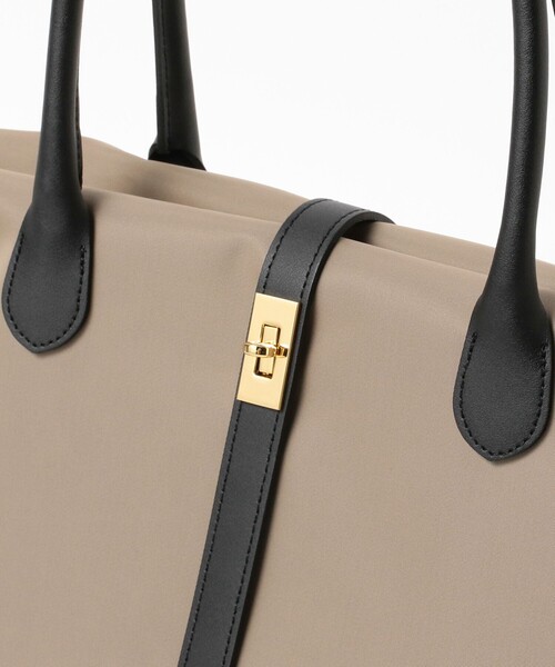 VIOLAd'ORO（ヴィオラドーロ）の「VIOLAd’ORO / ナイロン スクエア トートバッグ（トートバッグ・レディース・ブラウン系その他4/ブラック・ONE SIZE）」の3枚目の写真