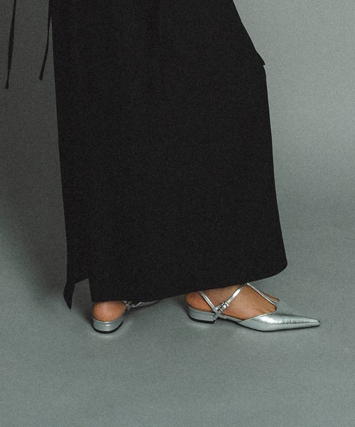 et.UNiVER(エトユニベール)の「Pursed lips pumps(パンプス・レディース・ブラック/シルバー/チャコール・S/M/L/LL)」の5枚目の写真