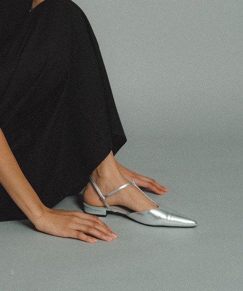 et.UNiVER(エトユニベール)の「Pursed lips pumps(パンプス・レディース・ブラック/シルバー/チャコール・S/M/L/LL)」の7枚目の写真