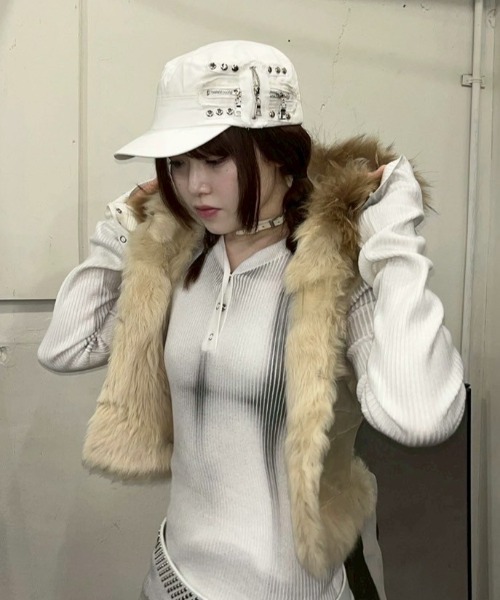 XU（エックスユー）の「【Never mind the XU】studs denim cap / 【ネバーマインド ザ エックスユー】スタッズデニムキャップ（キャップ・レディース・ホワイト/チャコール・ONE SIZE）」の3枚目の写真