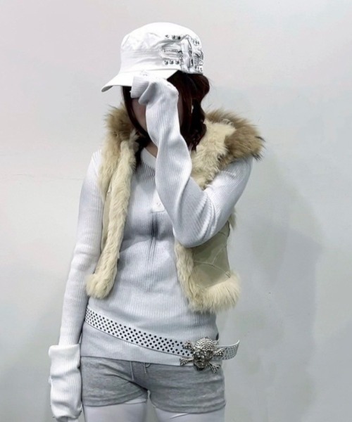 XU（エックスユー）の「【Never mind the XU】studs denim cap / 【ネバーマインド ザ エックスユー】スタッズデニムキャップ（キャップ・レディース・ホワイト/チャコール・ONE SIZE）」の4枚目の写真