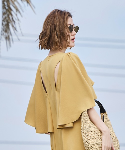 RUIRUE BOUTIQUE（ルイルエブティック）の「洗える ストレッチ ｜ バックテール ケープ ワンピース ｜ レディース おしゃれ きれいめ リゾート 休日コーデ 二の腕カバー 冷房対策 Aラインワンピース リゾートワンピ（ワンピース・レディース・グレー/ブラック/イエロー・S/M/L/LL）」の3枚目の写真