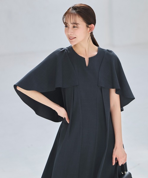 RUIRUE BOUTIQUE（ルイルエブティック）の「洗える ストレッチ ｜ バックテール ケープ ワンピース ｜ レディース おしゃれ きれいめ リゾート 休日コーデ 二の腕カバー 冷房対策 Aラインワンピース リゾートワンピ（ワンピース・レディース・グレー/ブラック/イエロー・S/M/L/LL）」の6枚目の写真