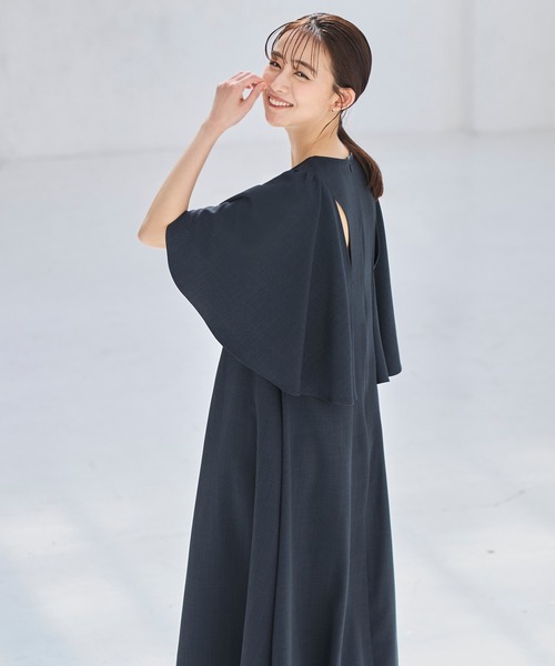 RUIRUE BOUTIQUE（ルイルエブティック）の「洗える ストレッチ ｜ バックテール ケープ ワンピース ｜ レディース おしゃれ きれいめ リゾート 休日コーデ 二の腕カバー 冷房対策 Aラインワンピース リゾートワンピ（ワンピース・レディース・グレー/ブラック/イエロー・S/M/L/LL）」の8枚目の写真