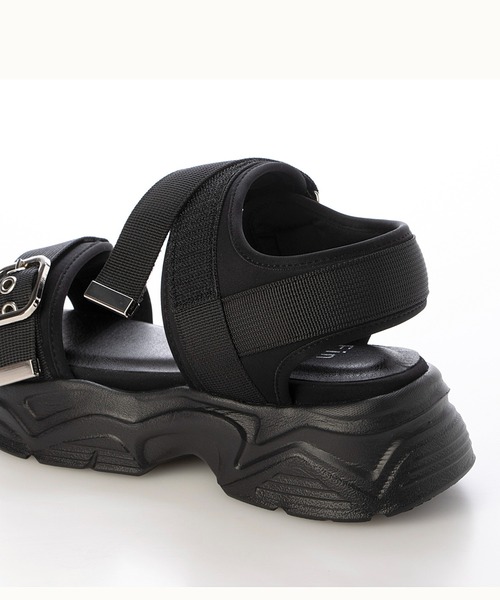 Fin（フィン）の「ベルテッド厚底ベルクロスポーツサンダル【低反発スポンジ入り】（サンダル・レディース・ブラック/グレー/アイボリー・LL/S/M/L）」の6枚目の写真