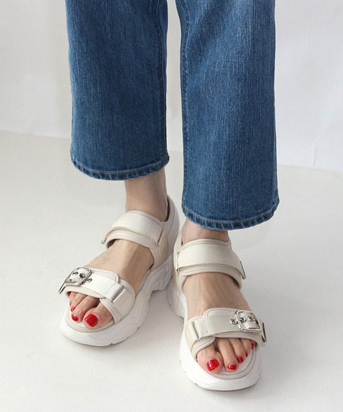 Fin（フィン）の「ベルテッド厚底ベルクロスポーツサンダル【低反発スポンジ入り】（サンダル・レディース・ブラック/グレー/アイボリー・LL/S/M/L）」の9枚目の写真