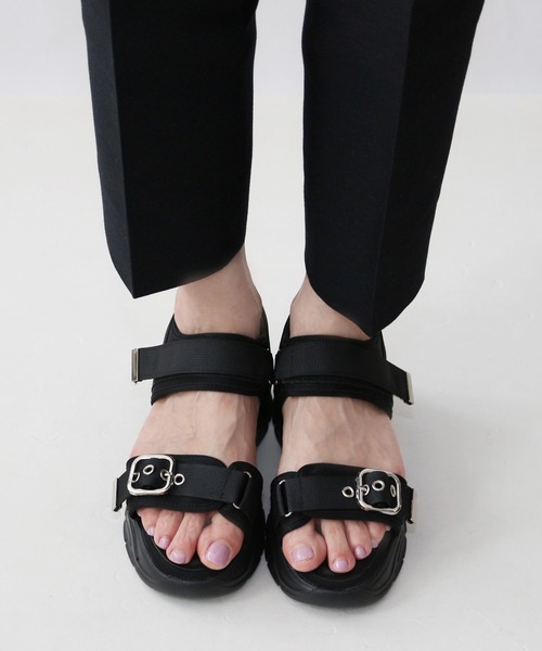 Fin（フィン）の「ベルテッド厚底ベルクロスポーツサンダル【低反発スポンジ入り】（サンダル・レディース・ブラック/グレー/アイボリー・LL/S/M/L）」の17枚目の写真