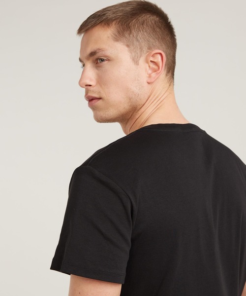 G-STAR(ジースター)の「BASE V-NECK T-SHIRT 2-PACK/ベーシックデザインVネックパックTシャツ/2枚組(Tシャツ/カットソー・メンズ・ダークブラック/ホワイト・MEDIUM/SMALL/LARGE)」の6枚目の写真