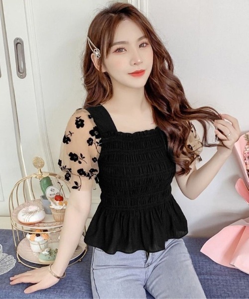 LETee(レティー)の「花柄シフォン袖トップス/スクエアネック(その他トップス・レディース・ブラック/ベージュ・FREE)」の6枚目の写真