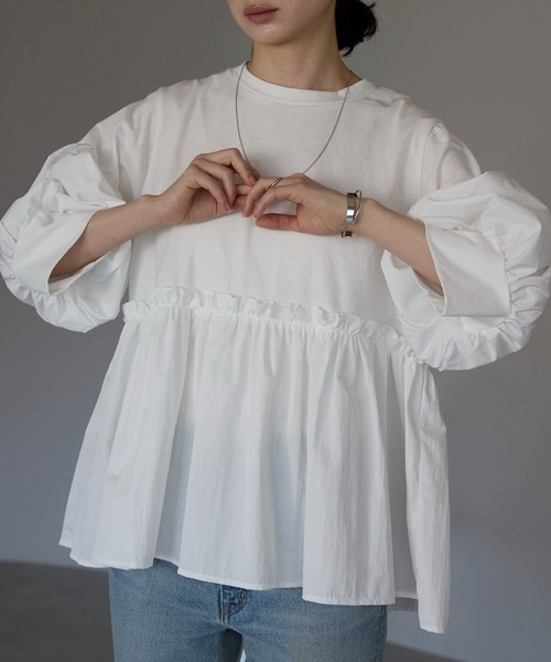 each(イーチ)の「異素材切替コットンペプラムプルオーバー(Tシャツ/カットソー・レディース・ホワイト/ブラック/グレー・FREE)」の1枚目の写真