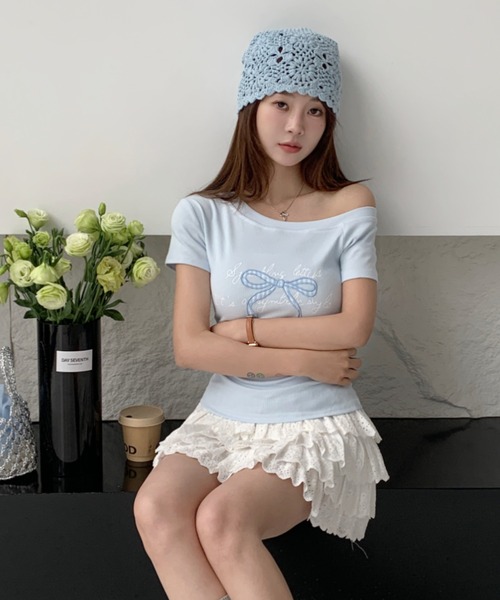 DIAVEL(ディアベル)の「【全3色/韓国バレエコア風】斜めショルダー×リボン刺繍Tシャツ(Tシャツ/カットソー・レディース・ホワイト/グレー/ブルー・M)」の7枚目の写真
