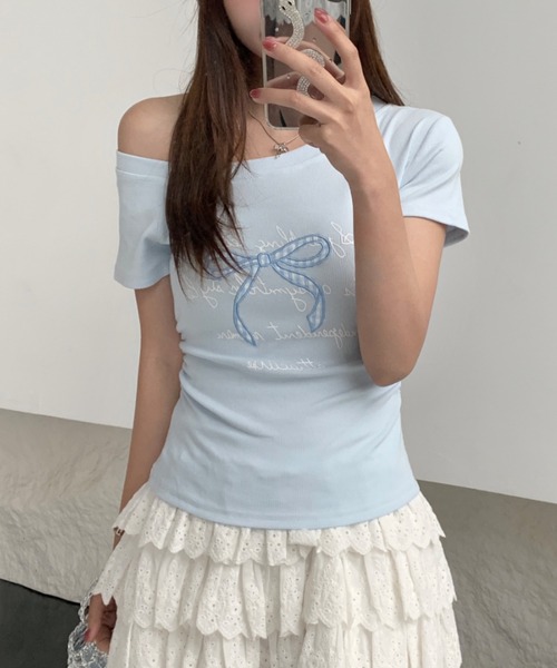 DIAVEL(ディアベル)の「【全3色/韓国バレエコア風】斜めショルダー×リボン刺繍Tシャツ(Tシャツ/カットソー・レディース・ホワイト/グレー/ブルー・M)」の8枚目の写真