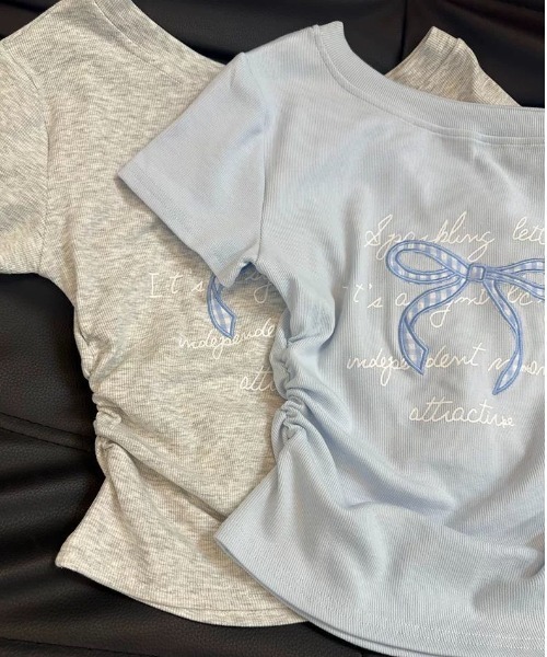 DIAVEL(ディアベル)の「【全3色/韓国バレエコア風】斜めショルダー×リボン刺繍Tシャツ(Tシャツ/カットソー・レディース・ホワイト/グレー/ブルー・M)」の14枚目の写真