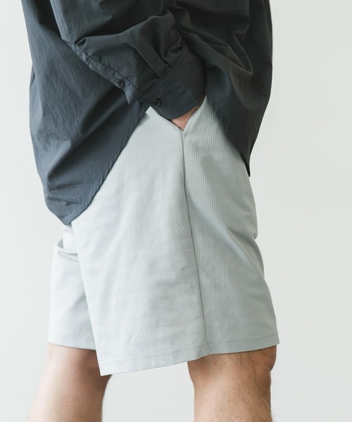 URBAN RESEARCH DOORS（アーバンリサーチドアーズ）の「『吸水速乾/接触冷感/イージーケア』クイックドライ ワッフルメッシュ ショーツ（その他パンツ・メンズ・ブラック/ブルー系その他/ライトグレー・MEDIUM/LARGE）」の4枚目の写真