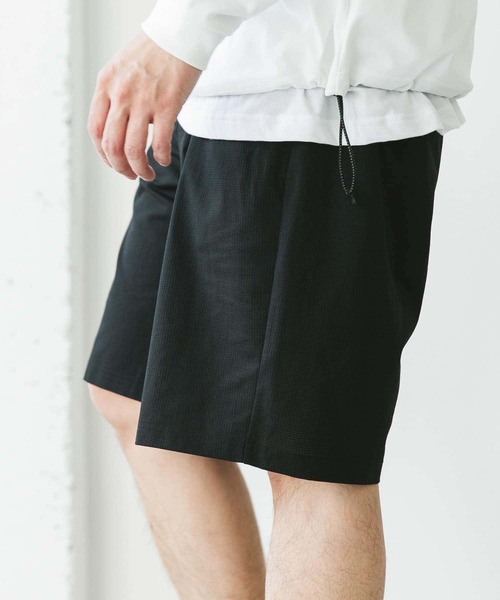 URBAN RESEARCH DOORS（アーバンリサーチドアーズ）の「『吸水速乾/接触冷感/イージーケア』クイックドライ ワッフルメッシュ ショーツ（その他パンツ・メンズ・ブラック/ブルー系その他/ライトグレー・MEDIUM/LARGE）」の11枚目の写真