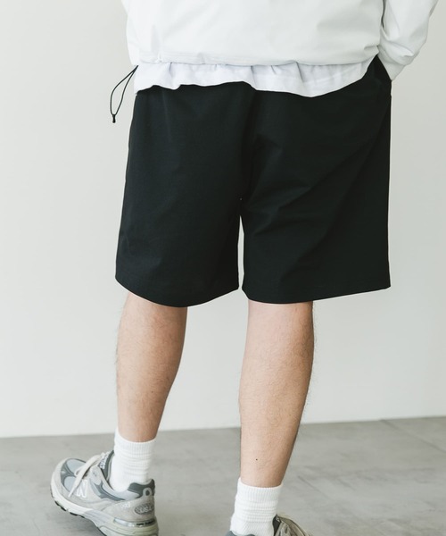 URBAN RESEARCH DOORS（アーバンリサーチドアーズ）の「『吸水速乾/接触冷感/イージーケア』クイックドライ ワッフルメッシュ ショーツ（その他パンツ・メンズ・ブラック/ブルー系その他/ライトグレー・MEDIUM/LARGE）」の13枚目の写真