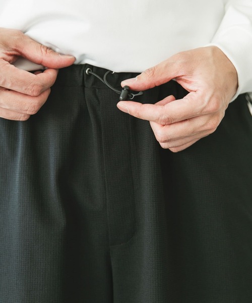 URBAN RESEARCH DOORS（アーバンリサーチドアーズ）の「『吸水速乾/接触冷感/イージーケア』クイックドライ ワッフルメッシュ ショーツ（その他パンツ・メンズ・ブラック/ブルー系その他/ライトグレー・MEDIUM/LARGE）」の17枚目の写真