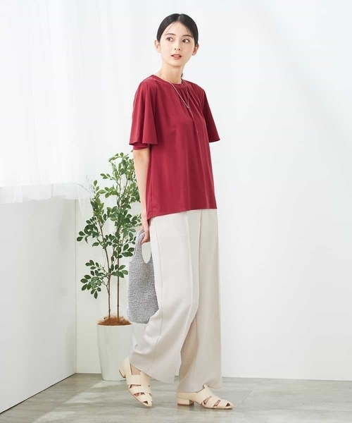 a.v.v（アーヴェヴェ）の「【接触冷感/UVカット】ギャザーネックフレアスリーブトップス（Tシャツ/カットソー・レディース・ブルー/レッド/アイボリー/ブラック・36/38/40/34/42）」の9枚目の写真