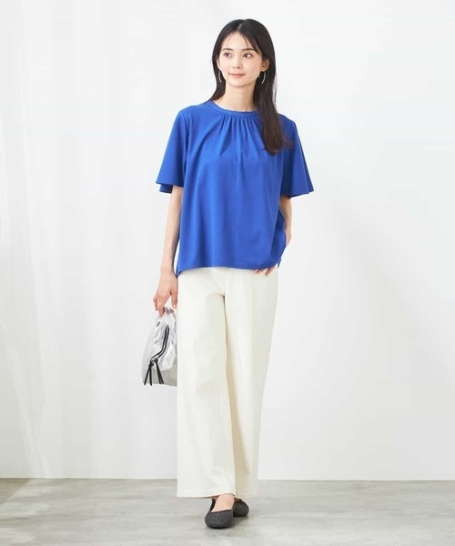 a.v.v（アーヴェヴェ）の「【接触冷感/UVカット】ギャザーネックフレアスリーブトップス（Tシャツ/カットソー・レディース・ブルー/レッド/アイボリー/ブラック・36/38/40/34/42）」の12枚目の写真