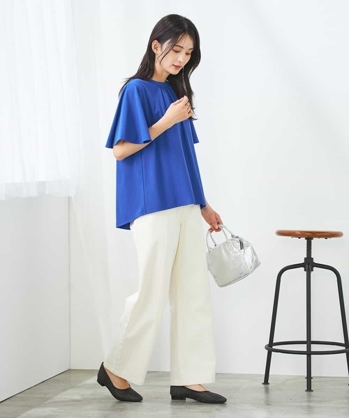a.v.v（アーヴェヴェ）の「【接触冷感/UVカット】ギャザーネックフレアスリーブトップス（Tシャツ/カットソー・レディース・ブルー/レッド/アイボリー/ブラック・36/38/40/34/42）」の14枚目の写真