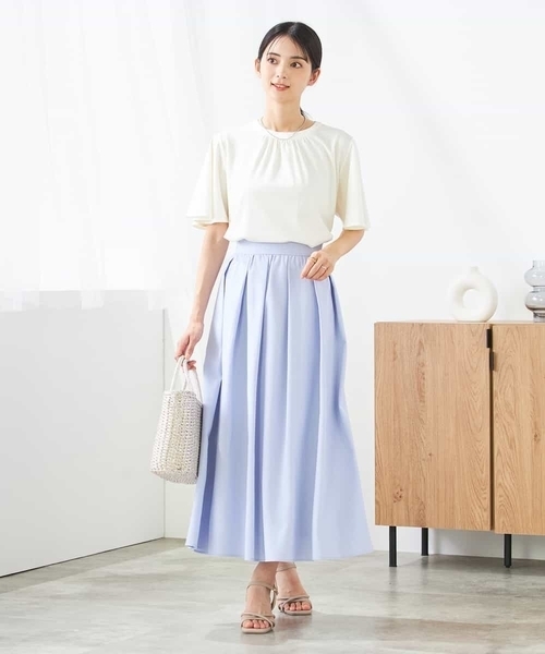 a.v.v（アーヴェヴェ）の「【接触冷感/UVカット】ギャザーネックフレアスリーブトップス（Tシャツ/カットソー・レディース・ブルー/レッド/アイボリー/ブラック・36/38/40/34/42）」の19枚目の写真