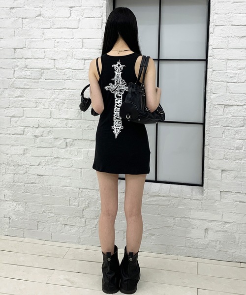 SHEPP(シープ)の「Y2Kバックプリントクロスモチーフロングタンク / キャミワンピ(タンクトップ・レディース・ブラック/ホワイト・M)」の15枚目の写真
