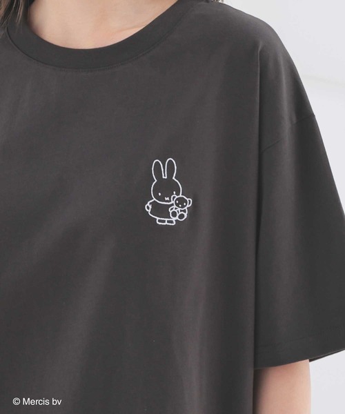 Honeys(ハニーズ)の「【UVカット】ミッフィー/ゆるTシャツ(Tシャツ/カットソー・レディース・ホワイト/ピンク/モカ/ネイビー/ミント/オートミール/スミクロ・LL/L/M/S/SS)」の2枚目の写真