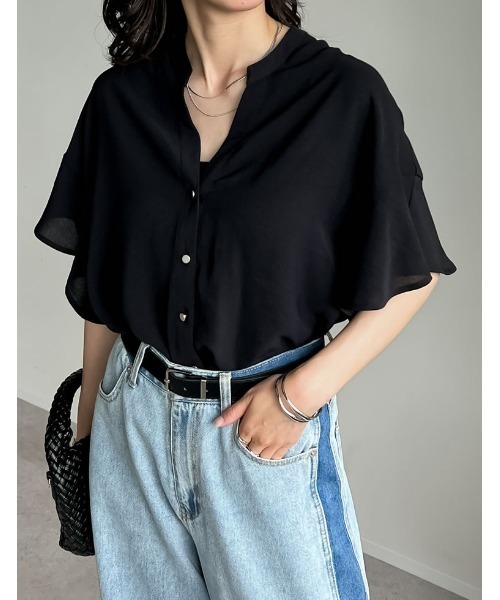 Re:EDIT（リエディ）の「[UVカット][接触冷感][体型カバー]ポーラVネックフレアスリーブ切り替え半袖ブラウス（シャツ/ブラウス・レディース・オフホワイト/ブラック・MEDIUM/LARGE）」の4枚目の写真