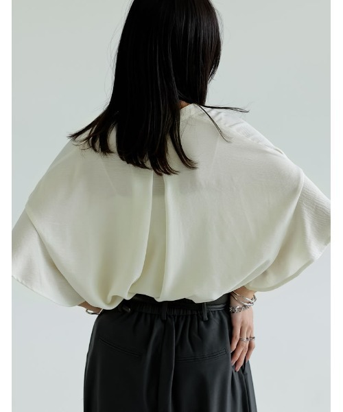 Re:EDIT（リエディ）の「[UVカット][接触冷感][体型カバー]ポーラVネックフレアスリーブ切り替え半袖ブラウス（シャツ/ブラウス・レディース・オフホワイト/ブラック・MEDIUM/LARGE）」の9枚目の写真