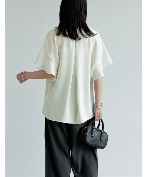 Re:EDIT（リエディ）の「[UVカット][接触冷感][体型カバー]ポーラVネックフレアスリーブ切り替え半袖ブラウス（シャツ/ブラウス・レディース・オフホワイト/ブラック・MEDIUM/LARGE）」の11枚目の写真