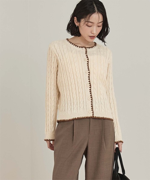 miette(ミエット)の「配色ステッチケーブルニットカーディガン(カーディガン/ボレロ・レディース・アイボリー/ブラック/レッド・FREE)」の2枚目の写真