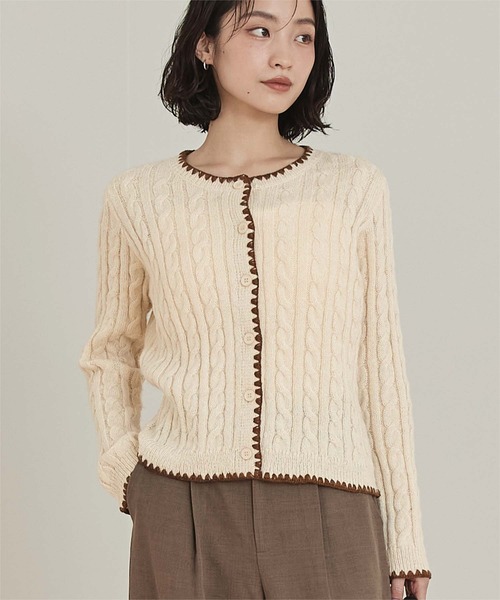 miette(ミエット)の「配色ステッチケーブルニットカーディガン(カーディガン/ボレロ・レディース・アイボリー/ブラック/レッド・FREE)」の10枚目の写真