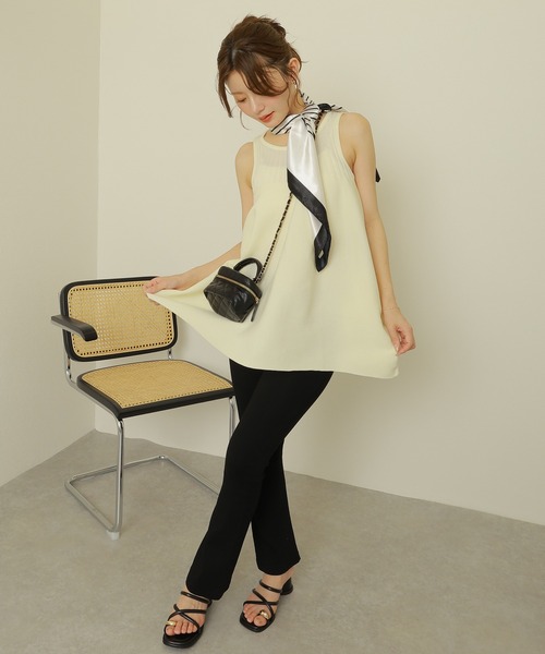 LAULEN(ローレン)の「flare knit tunique tops /フレアノースリニットチュニックトップス(ニット/セーター・レディース・ブラック/ブルー/アイボリー・FREE)」の9枚目の写真