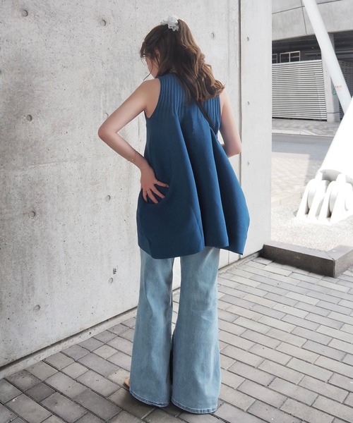 LAULEN(ローレン)の「flare knit tunique tops /フレアノースリニットチュニックトップス(ニット/セーター・レディース・ブラック/ブルー/アイボリー・FREE)」の17枚目の写真