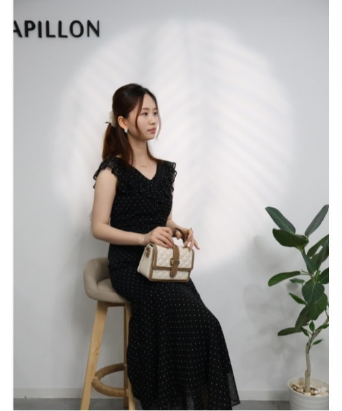 DRESS PLUS(ドレスプラス)の「牛床革キルティングショルダーバッグ(ショルダーバッグ・レディース・ブラック/オフホワイト・フリー)」の19枚目の写真