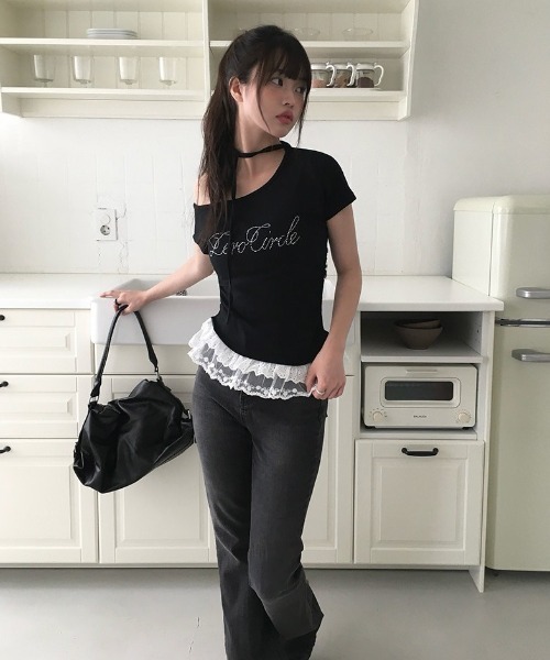 プラダ　両肩前身ごろシャーリング　グレー フリル付きTシャツ 半袖 セール】裾レースフリルワンオフショルダーキュービック