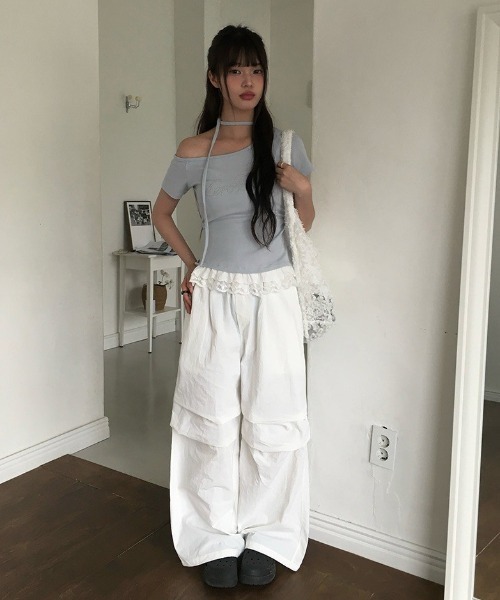プラダ　両肩前身ごろシャーリング　グレー フリル付きTシャツ 半袖 セール】裾レースフリルワンオフショルダーキュービック