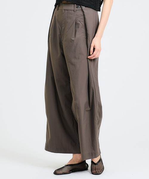 blanc basque(ブランバスク)の「BLANC basque / ナイロンパンツ《ESTNATION EXCLUSIVE》(その他パンツ・レディース・ライトブラウン/ライトベージュ・FREE)」の2枚目の写真