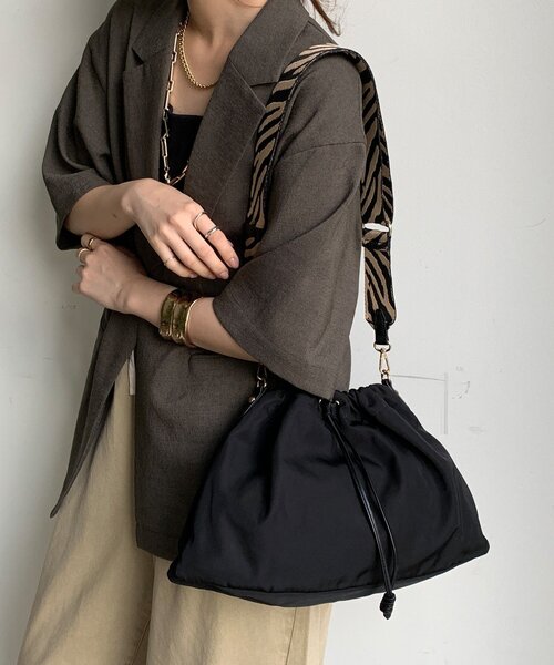 DouDou（ドゥドゥ）の「【WEB限定】ドロストショルダー（ショルダーバッグ・レディース・ブラウン/ブラック・FREE）」の3枚目の写真