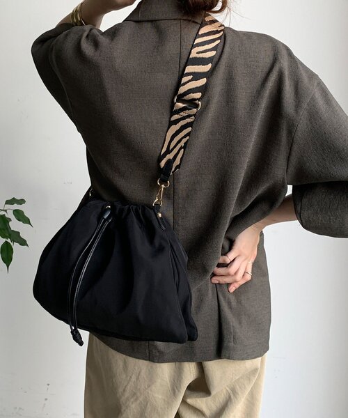 DouDou（ドゥドゥ）の「【WEB限定】ドロストショルダー（ショルダーバッグ・レディース・ブラウン/ブラック・FREE）」の6枚目の写真