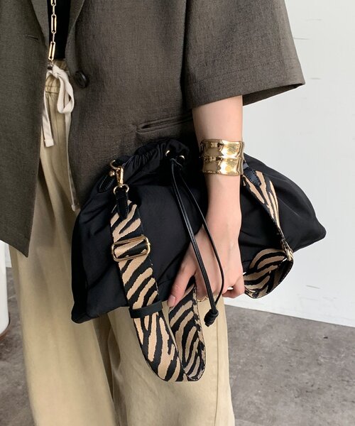 DouDou（ドゥドゥ）の「【WEB限定】ドロストショルダー（ショルダーバッグ・レディース・ブラウン/ブラック・FREE）」の7枚目の写真