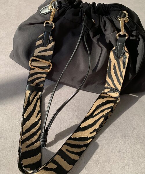 DouDou（ドゥドゥ）の「【WEB限定】ドロストショルダー（ショルダーバッグ・レディース・ブラウン/ブラック・FREE）」の11枚目の写真