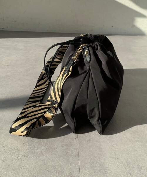 DouDou（ドゥドゥ）の「【WEB限定】ドロストショルダー（ショルダーバッグ・レディース・ブラウン/ブラック・FREE）」の13枚目の写真