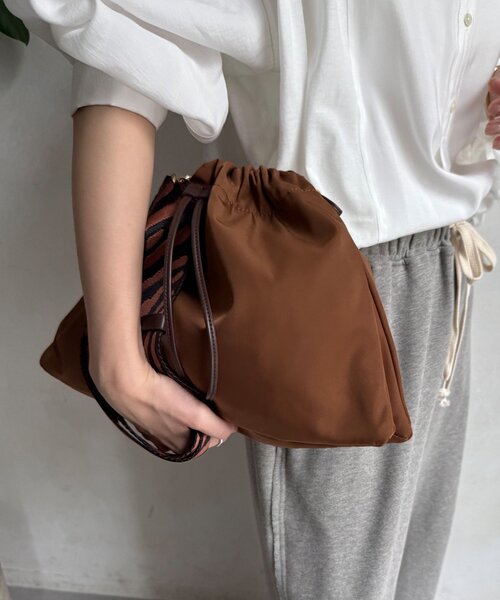 DouDou（ドゥドゥ）の「【WEB限定】ドロストショルダー（ショルダーバッグ・レディース・ブラウン/ブラック・FREE）」の22枚目の写真