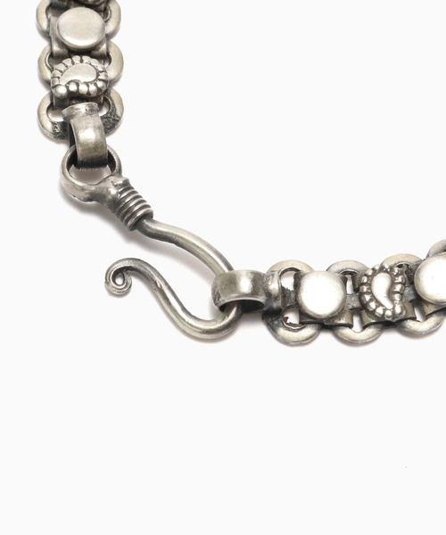 EDIFICE（エディフィス）の「THARU SILVER(タルー シルバー)  Single Braclet PAISLEY（ブレスレット・メンズ・シルバー・MEDIUM/LARGE）」の3枚目の写真