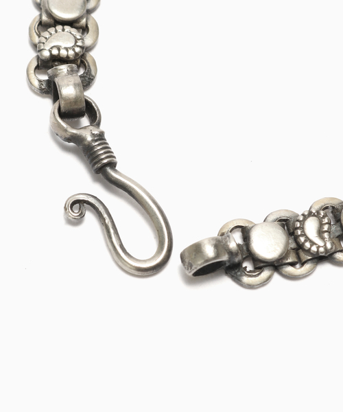 EDIFICE（エディフィス）の「THARU SILVER(タルー シルバー)  Single Braclet PAISLEY（ブレスレット・メンズ・シルバー・MEDIUM/LARGE）」の4枚目の写真