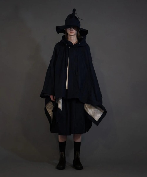 my beautiful landlet(マイビューティフルランドレット)の「【my beautiful landlet】 POLYESTER YARN DYED GABARDINE PONCHO(ポンチョ・メンズ・ネイビー/ブラック/カーキ・0/1)」の7枚目の写真