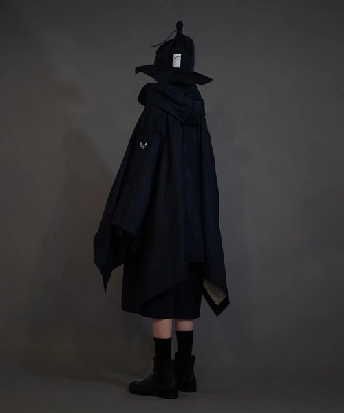 my beautiful landlet(マイビューティフルランドレット)の「【my beautiful landlet】 POLYESTER YARN DYED GABARDINE PONCHO(ポンチョ・メンズ・ネイビー/ブラック/カーキ・0/1)」の9枚目の写真