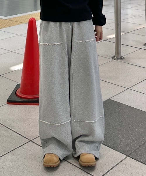 ADAMASTE(アダマスト)の「pigment double knee sweat pants - ピグメントダブルニースウェットパンツ【セットアップ可能】(スウェットパンツ・メンズ・ダークグレー/ライトグレー/レッド・MEDIUM/LARGE)」の21枚目の写真