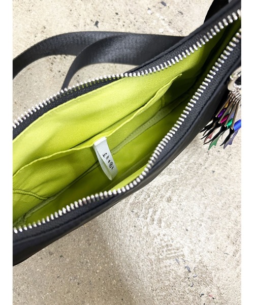 cheek(BAG)(チーク)の「【cheek】square shoulder ハーフムーン風 スクエア ナイロン ショルダーバッグ(ショルダーバッグ・レディース・パープル/オフホワイト/ブラック・フリー)」の21枚目の写真